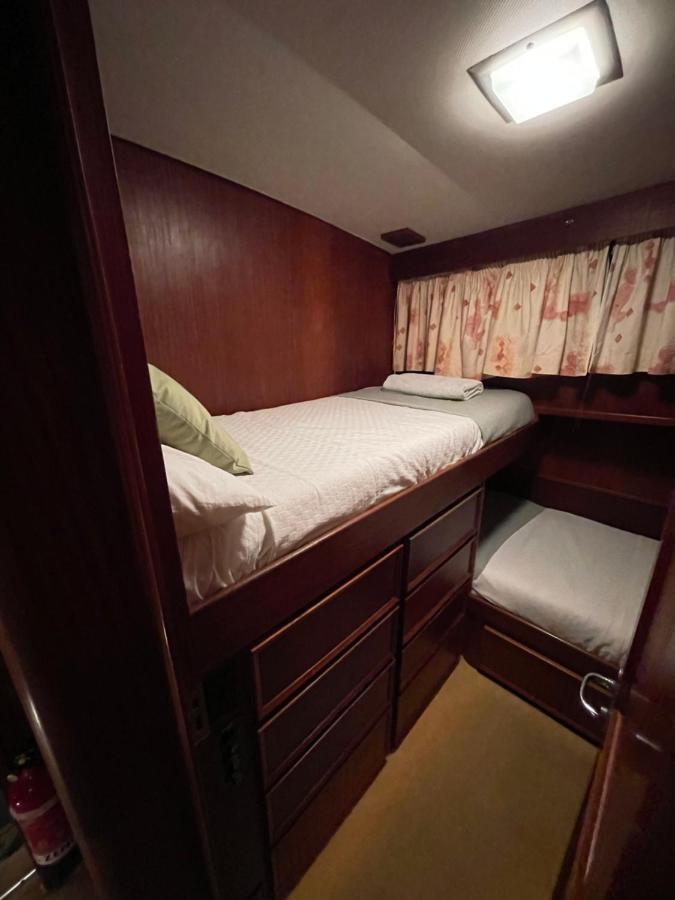 Hotel Yacht Our Alissa 圣阿德里安-德贝索斯 外观 照片