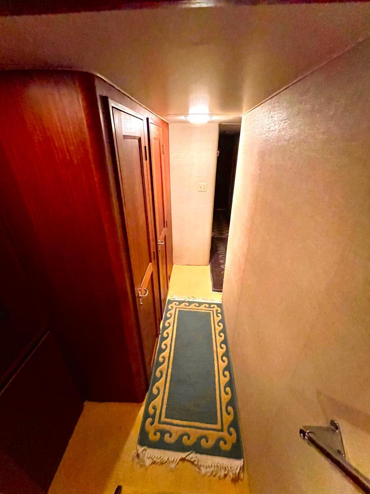 Hotel Yacht Our Alissa 圣阿德里安-德贝索斯 外观 照片