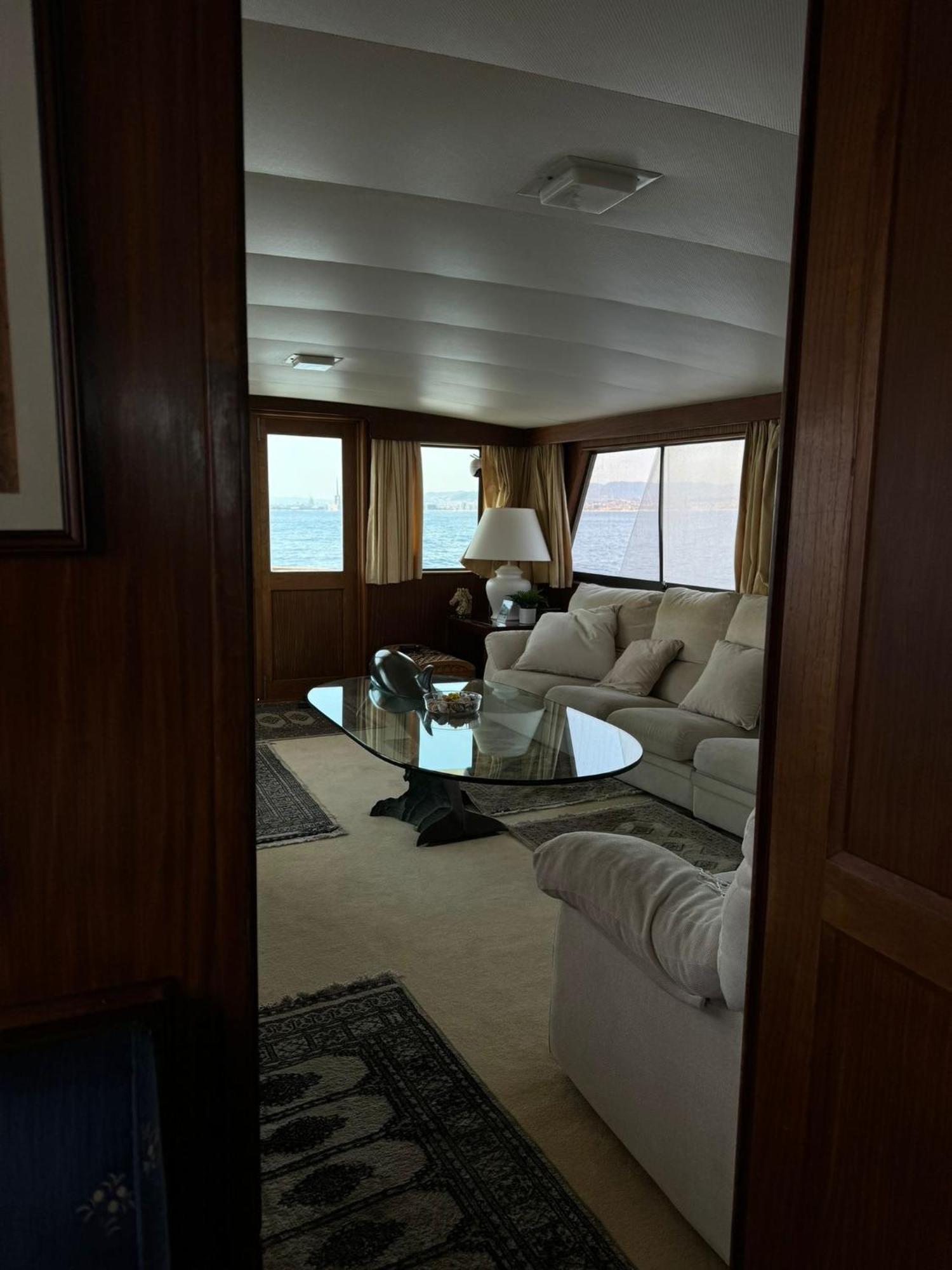 Hotel Yacht Our Alissa 圣阿德里安-德贝索斯 外观 照片
